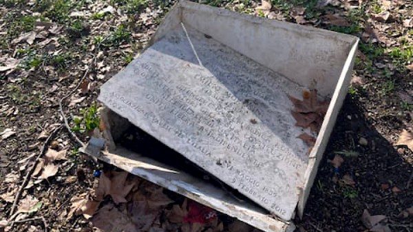vandalizzata roma stele varese