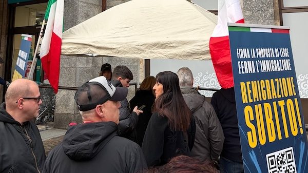 Gallarate raccolta firme remigrazione