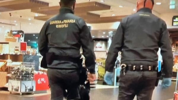 Domodossola GdF sequestro cosmetici