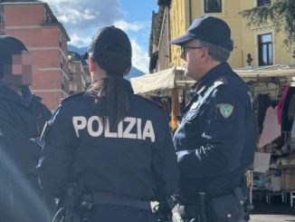 Luino borseggiatrici mercato