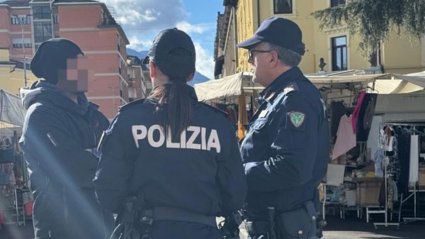 Luino borseggiatrici mercato