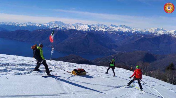 salvato sciatore soccorso alpino
