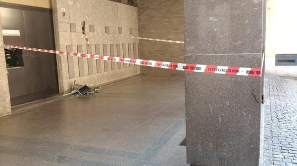 Galliate bancomat esplosione ladri