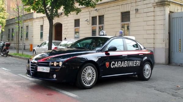 Novara paura asilo coltello