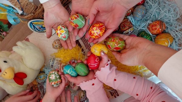 Cardano uova Pasqua decorazioni