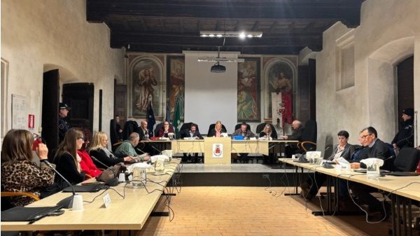 Lonate neonazisti anti fascismo