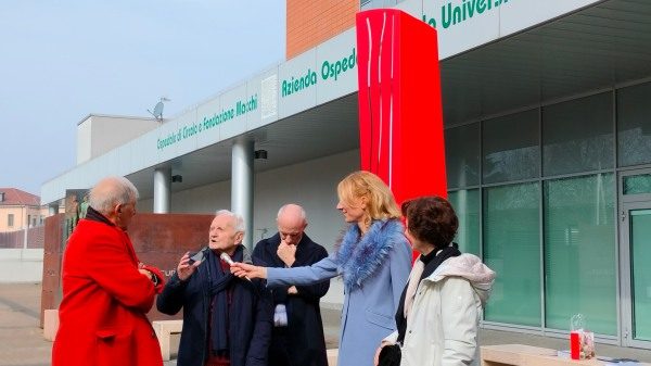 ospedale varese scultura frattini