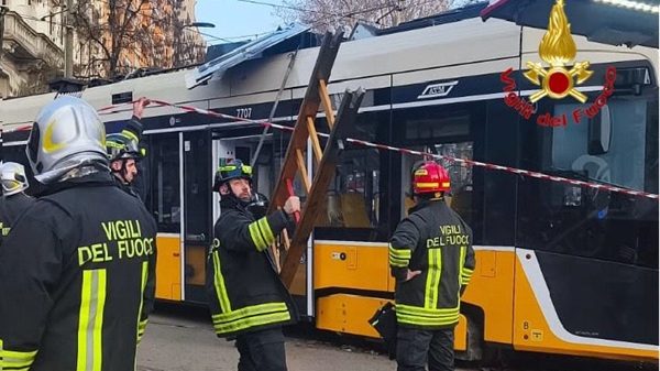 milano tram deragliato