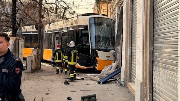 milano tram deragliato