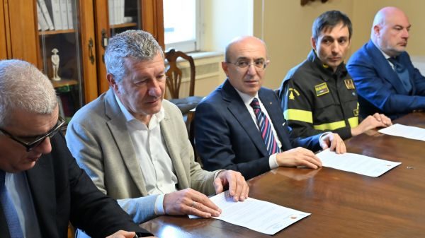 vigili fuoco studenti varese
