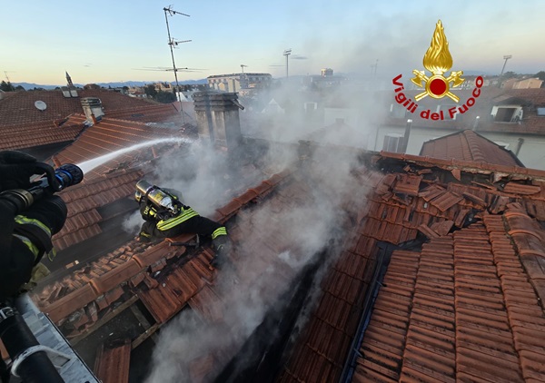legnano incendio palazzo vigilidelfuoco
