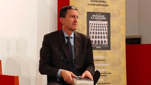Verbania libro Mussolini proteste