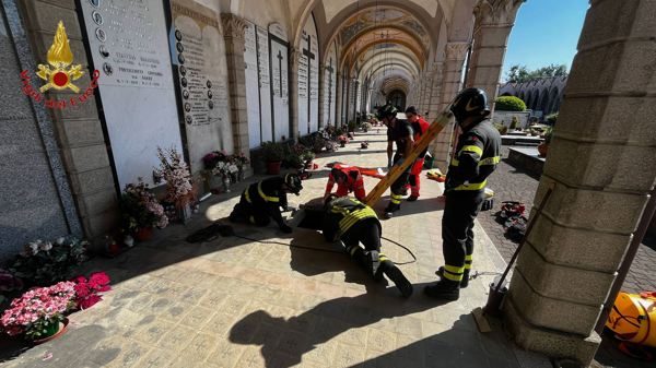 Fara cimitero caduto loculo