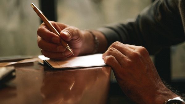 Luino eventi scrittura corsivo