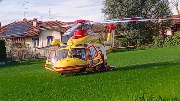 Samarate bambino cade balcone