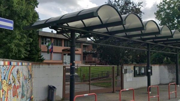 Solbiate Arno ladri scuola