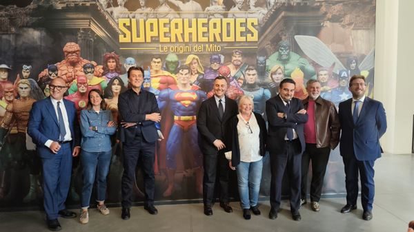 Novara mostra Castello supereroi