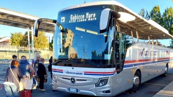 autobus mare luino varese