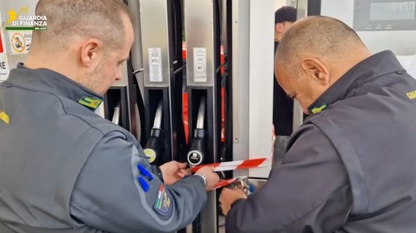 abbiategrasso gasolio alterato sequestrato