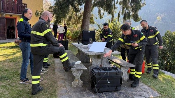 incendio laveno comune ringrazia