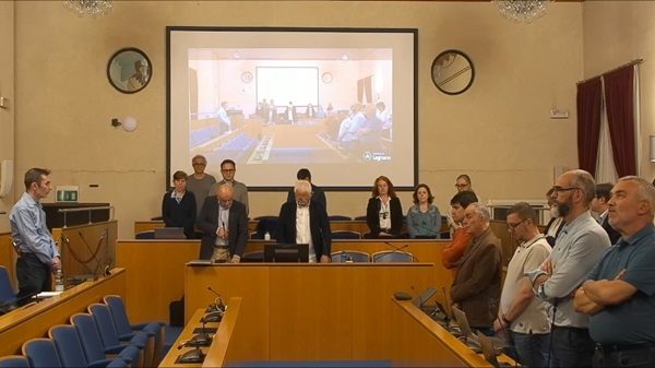 legnano consigliocomunale minuto silenzio albertalli