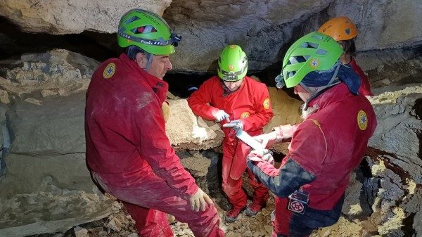 soccorso alpino comunicazioni grotta