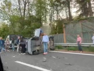 varese autostrada auto ribaltata