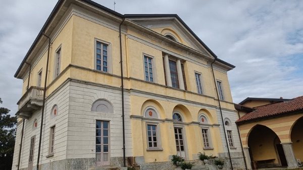 Biandronno Pedretti mostra lago