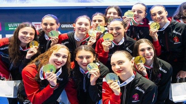 Piscina Busto Nuoto Sincro
