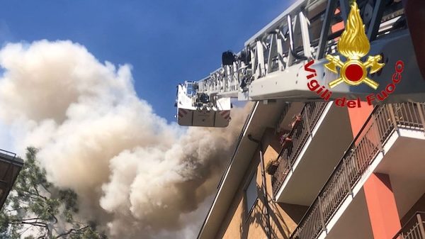 Varese incendio via crispi