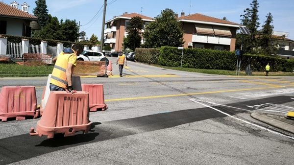 lonate lavori rotonda viale ticino