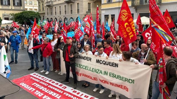 Novara primomaggio corteo manifestazione