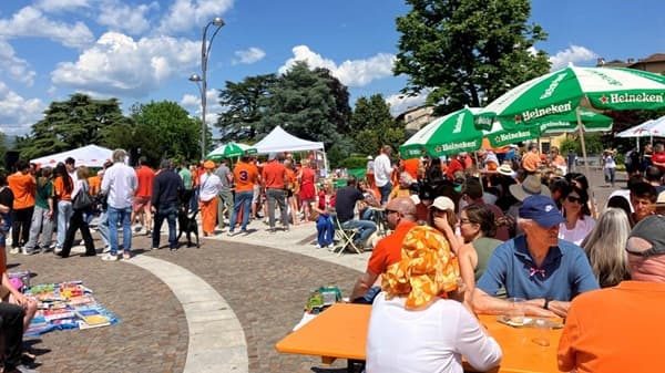 azzate olanda festa koningsdag 01