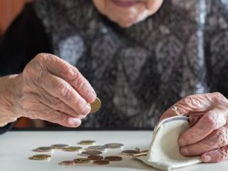 Novara raggiro anziana soldi
