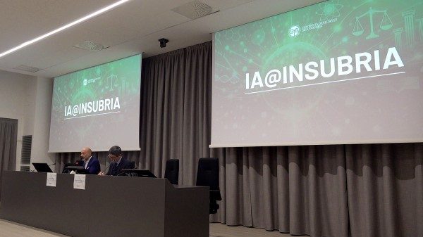 insubria chatbot studenti