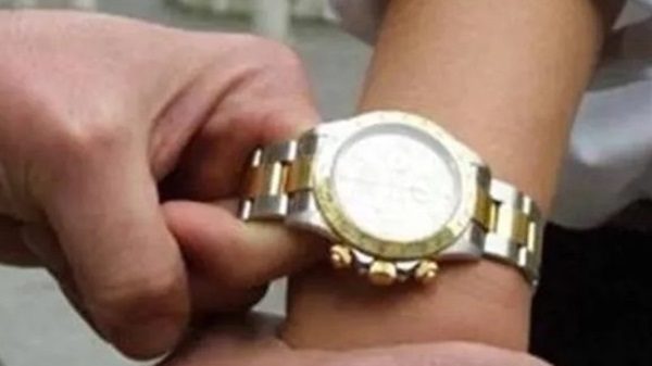 scippo orologio rolex furtocondestrezza