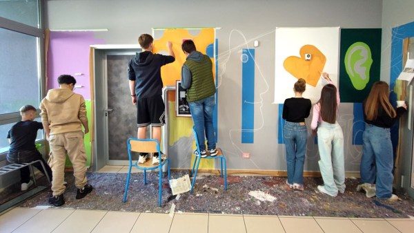 studenti lavena murale violenza
