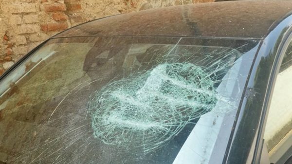 castanoprimo vandali auto danneggiamenti