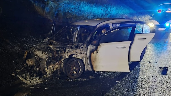 Albizzate auto fiamme autostrada