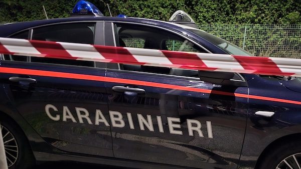 Gallarate lite famiglia pistola carabinieri