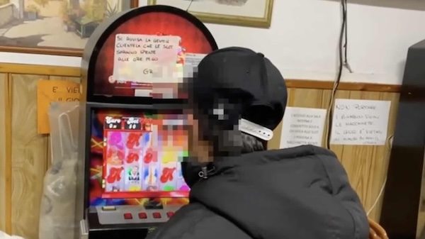 Gallarate sala giochi minorenni