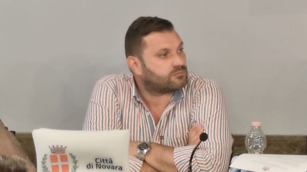 Novara comune dimissioni De Grandis