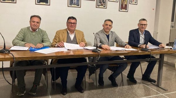 oggiona centrodestra attacco menu