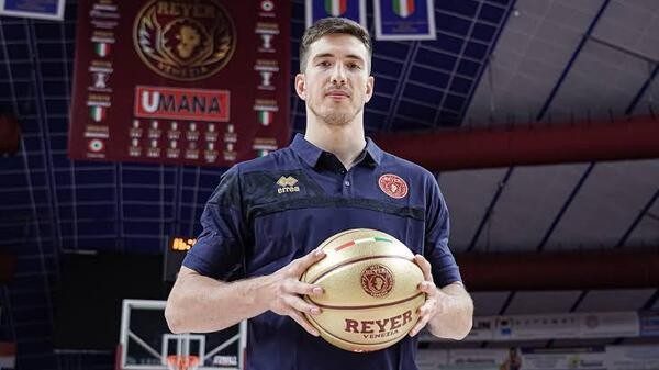 Openjobmetis Varese Stefan Nikolic