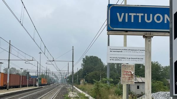 Novara treno investimento blocco