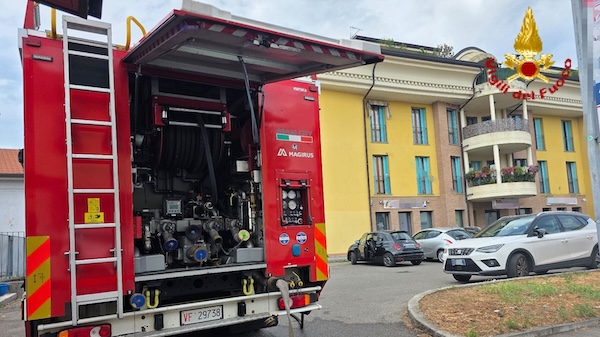 Cassano magnago incendio condominio