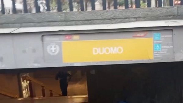 Milano sfregio duomo algerino