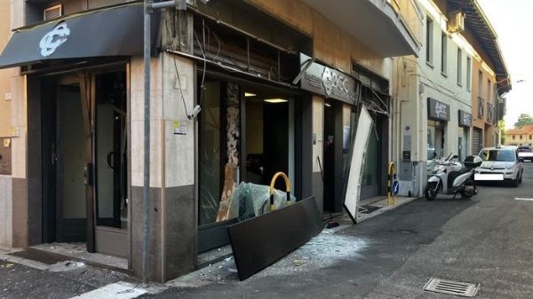 Samarate bancomat banca attacco