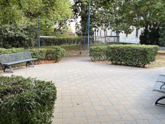 Somma Lombardo largo Sant'Agnese panchine sicurezza
