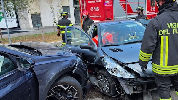 cassano magnago incidente palo